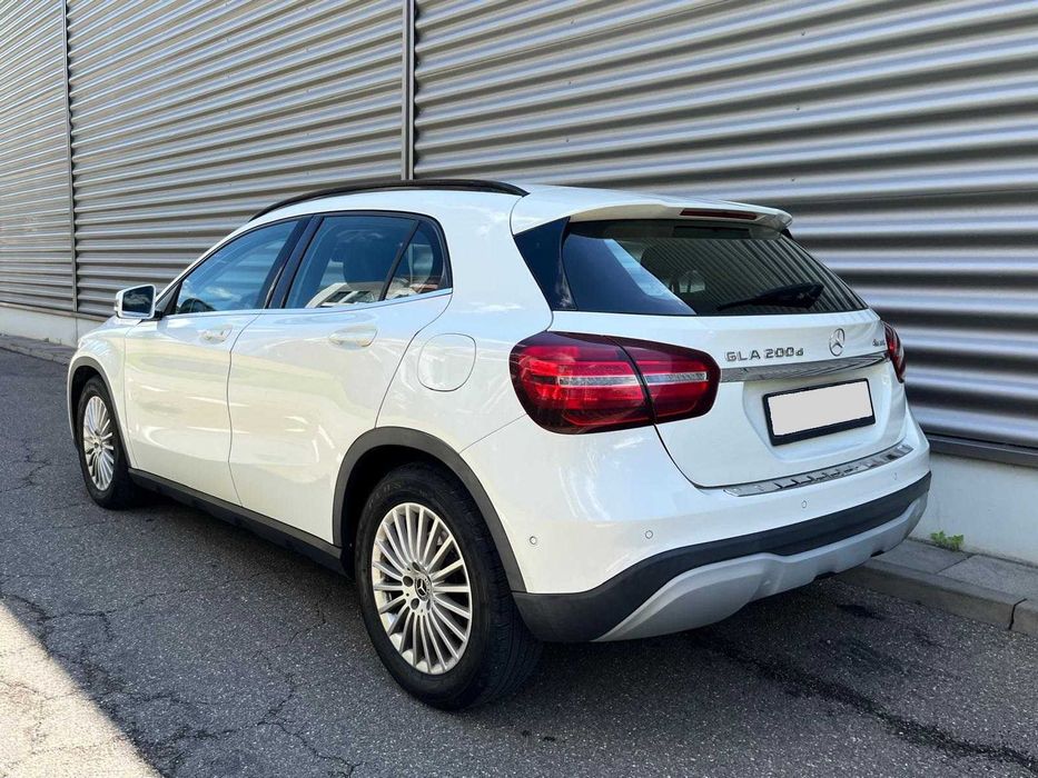 Mercedes-Benz GLA 200d 4Matic 2017  Cutie Automata Bi-Xenon Navi KeyLess GO