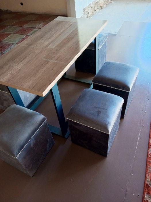 Стол стул ва ойнали полка деворга котириладиган