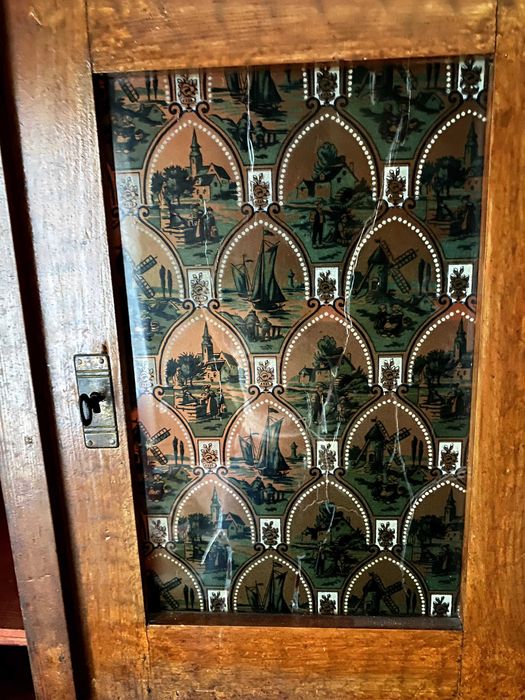 Mobilier autentic taranesc (dulap)cu vitralii (100 ani stare perfecta)