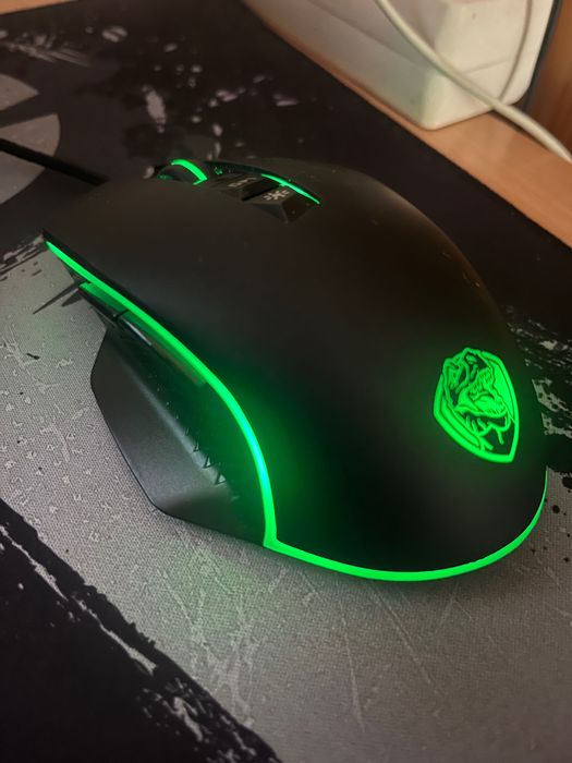 Геймърска RGB мишка с регулируемо DPI – отлично състояние