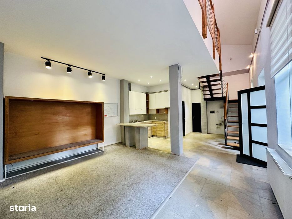 Casa cu curte comuna, parter si mansarda, 130 mp — zona centrala, Cl