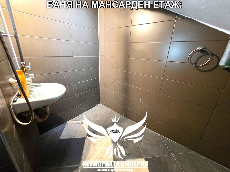 Продавам обзаведен тристаен, мансарден тристаен, двор 230кв.м., гараж и паркомясто 210РЗП в Асеновград кв.Баба тонка - снимка 17