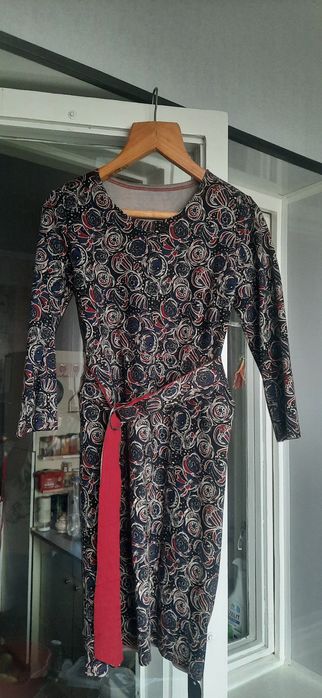 Стрейчевое платье с принтом