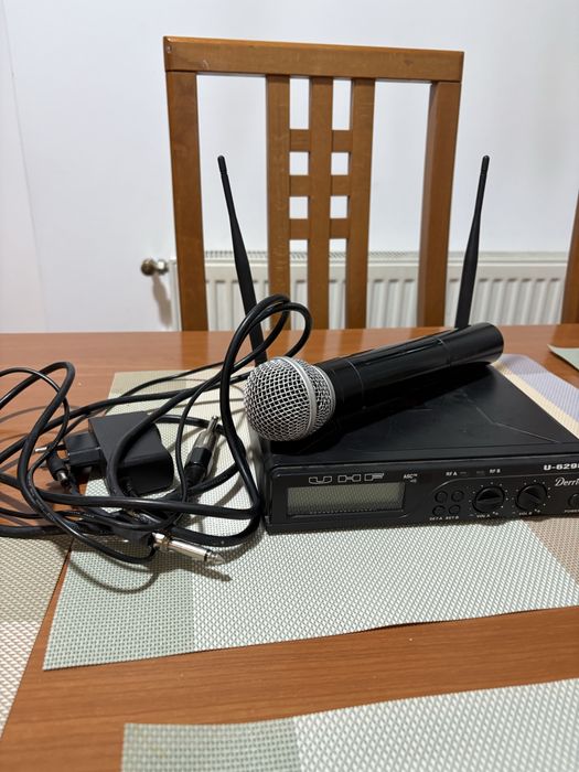 Microfon prodesinal cu amplificator