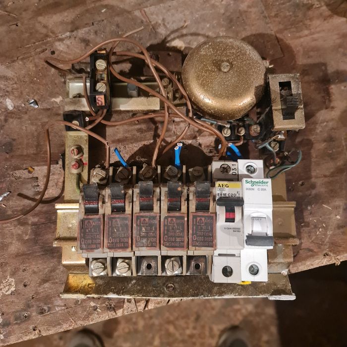 Vand panou electric cu sigurante