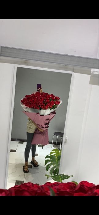 Метровые , красные розы