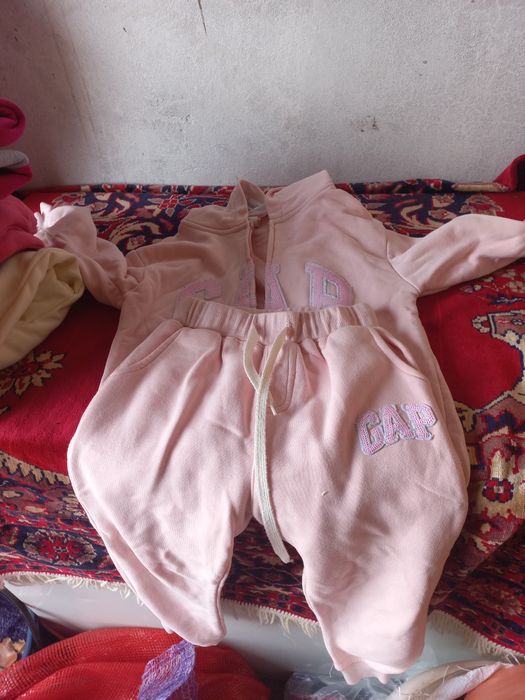 Продам костюмчики на девочку