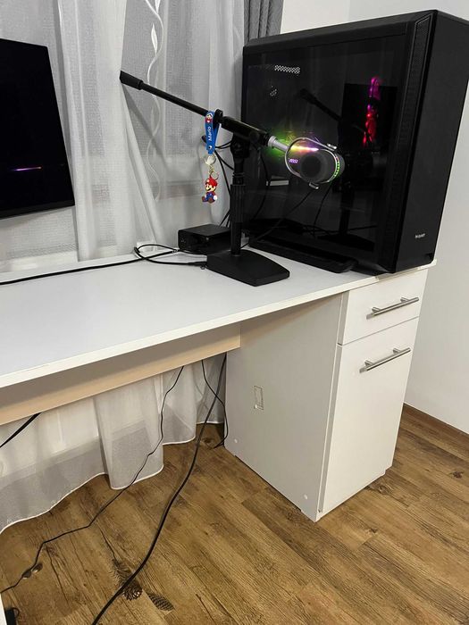 Mobila (birou, noptiere, pat) la set