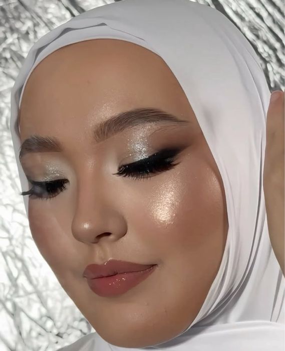 Прически и макияж