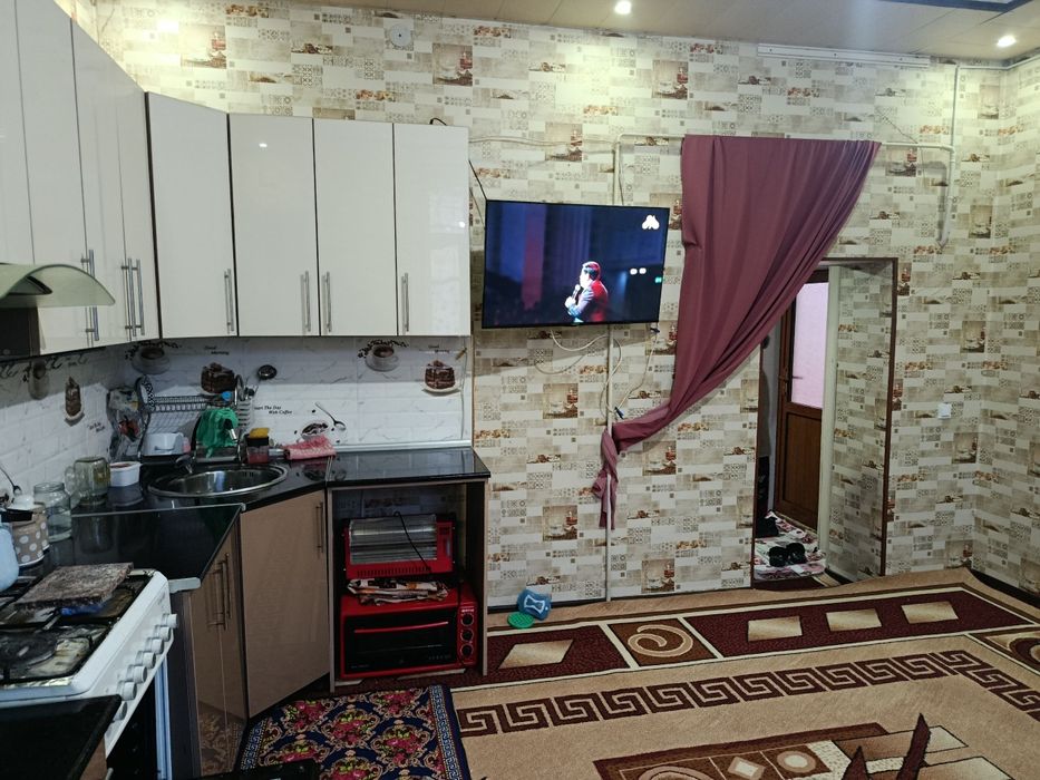 Uy sotiladi.   Xolati yaxshi