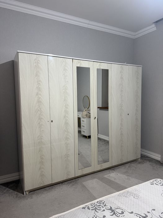 Кровать с матрсом  и шкаф все всесте