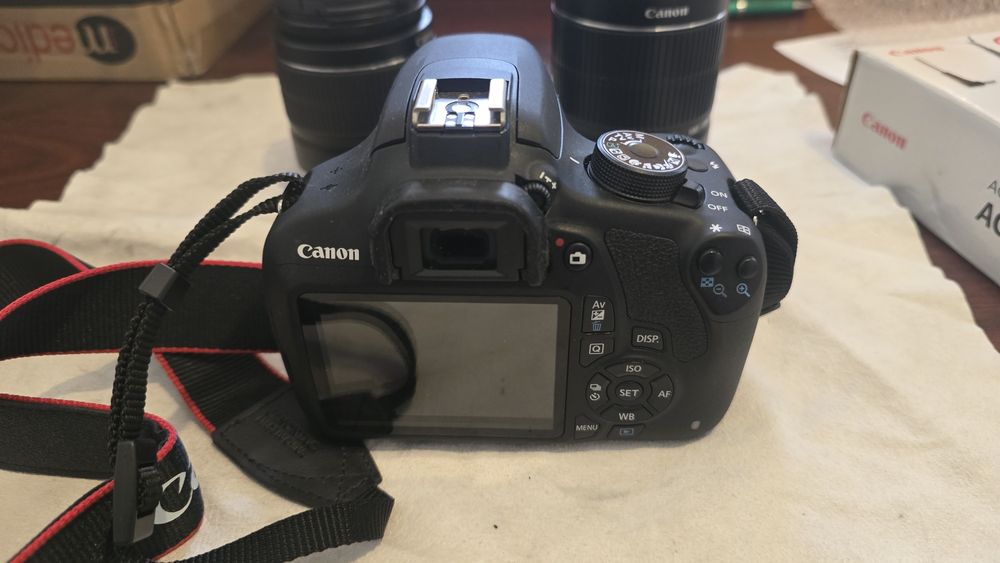 Canon EOS 1200D ca NOU - sub 300 cadre + 2 Obiective 18-55 + 55-250 + ACK-E10