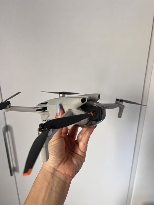 Dronă DJI Mini 3 + Smart Controller cu Display
