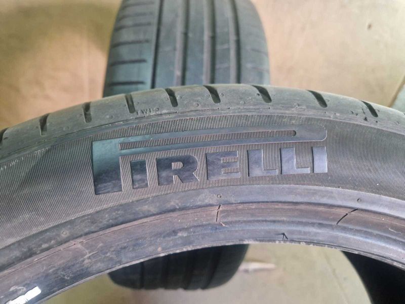 2 Pirelli R21 275/40
летни гуми Runflat 
DOT0621
