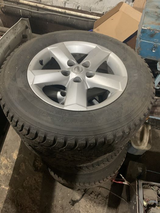 Продам резину 215/70/16