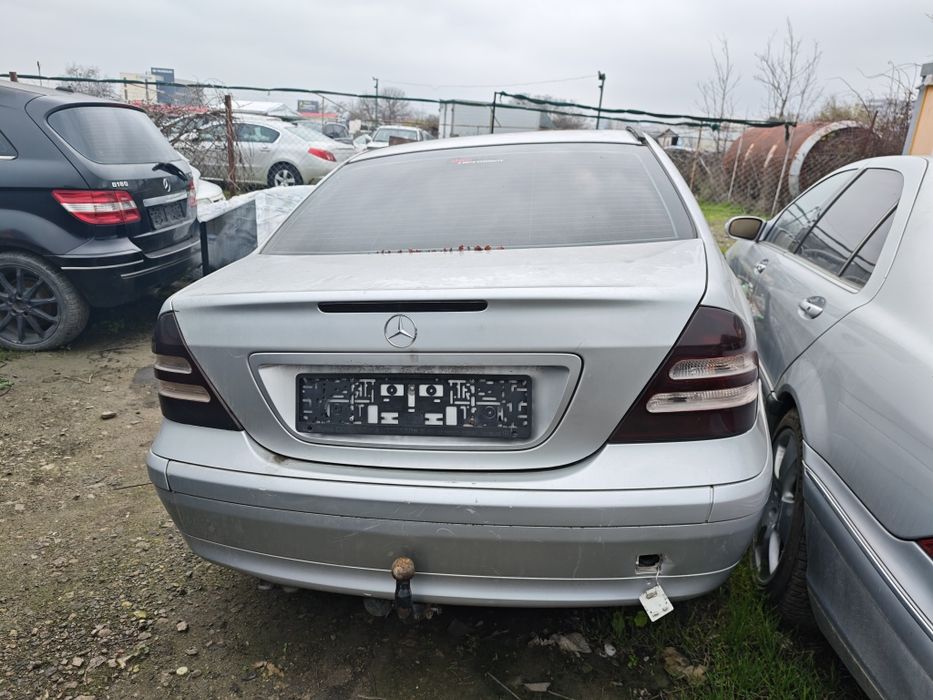 Кола на части - мерцедес C 200