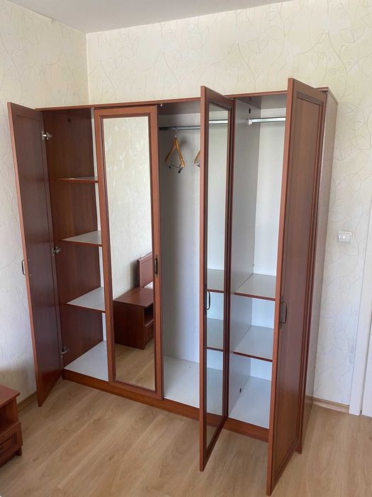 4 крилен мдф гардероб с огледала много запазен