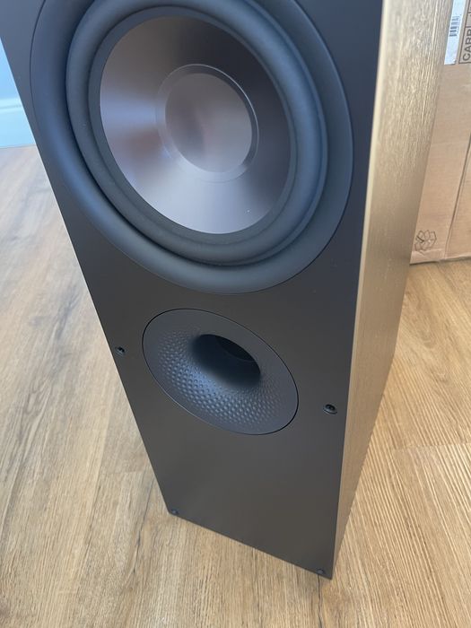 Bowers & Wilkins 683 S2  una bucată