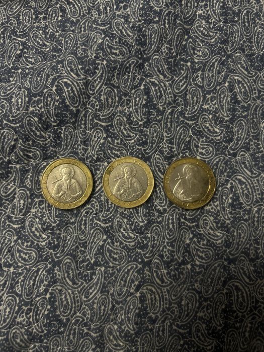 3 monede bulgaresti de 1 Lev din anul 2002.