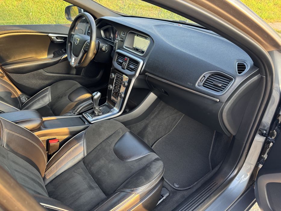 Volvo v40 /// R-Design /// EURO 6 ///2.0 diesel /// 120CP