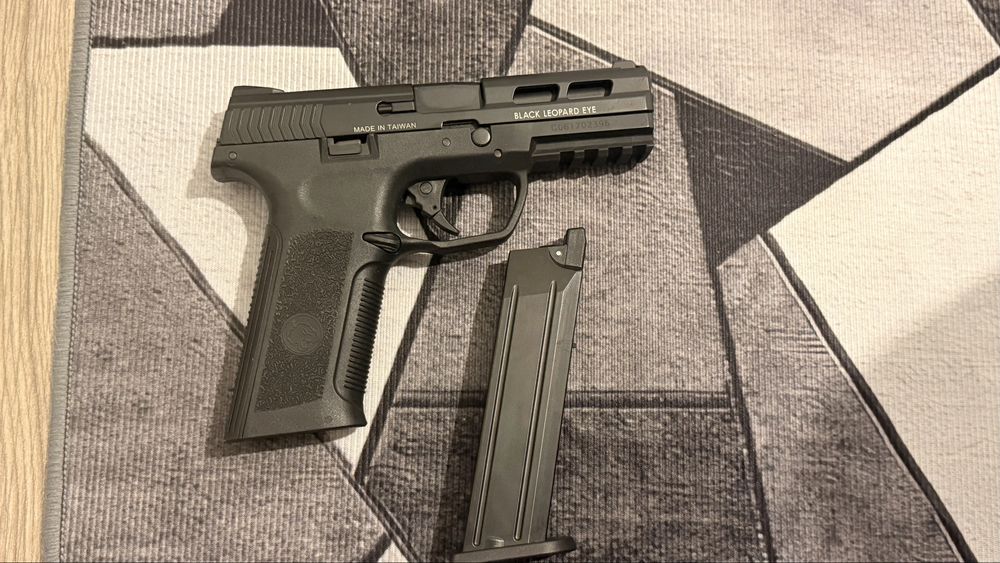 Pistol airsoft ambidextru ICS BLE-XAE GBB