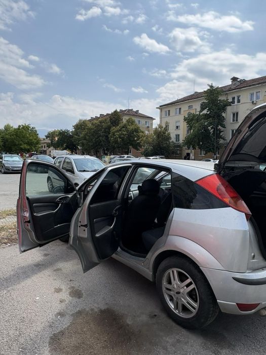Продавам форд фокус 1.8 tdci