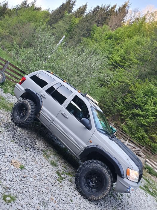 Vând cherokee wj 2.7