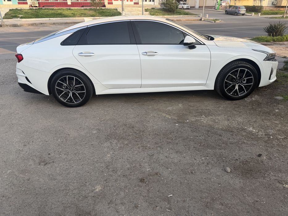 Kia k5 luxe 2-pozitsiya oq jemchug