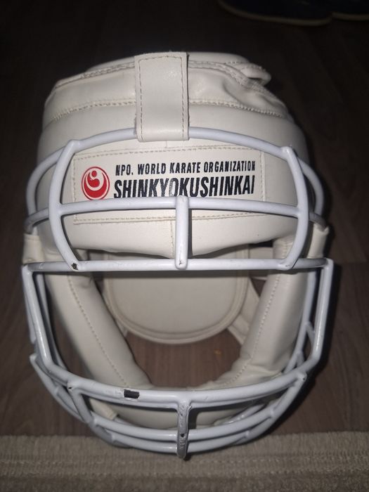 Продам шлем для каратэ