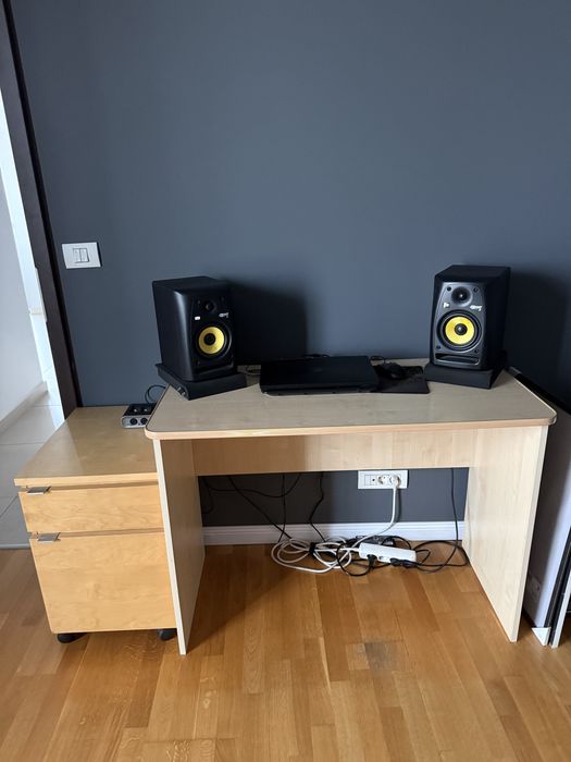 Birou din lemn pentru camera