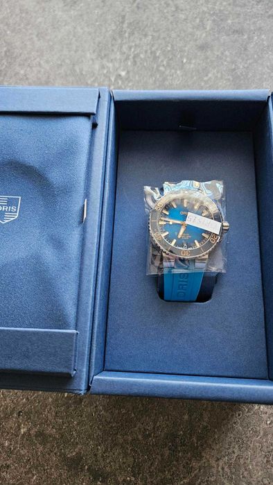 Oris Aquis Date Calibre 400-2 Automatic ЧИСТО НОВ