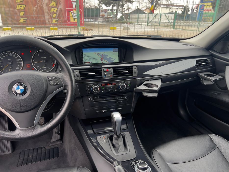 BMW Seria 3 /  Xenon / Trapa / Navi / Scaune full electrice cu memorii
