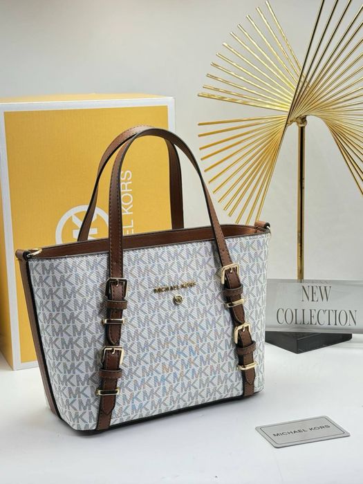 Geanta Michael Kors Noua !!! Dimensiuni 26/21 !!!