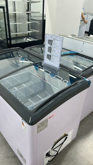 Витринный Морозильник