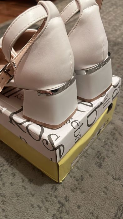 Туфли белые 36размер