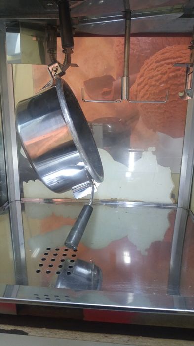 Продам попкорницу б/у рабочая в хорошем состоянии.