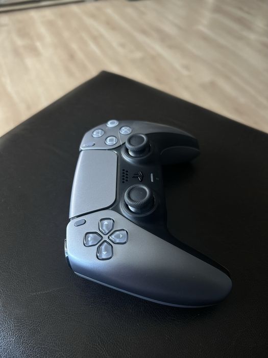 PS5 DualSense Wireless Controller - Sterling Silver