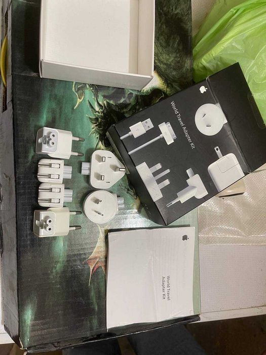 Оригинальный комплект адаптеров Apple World Travel Adapter Kit