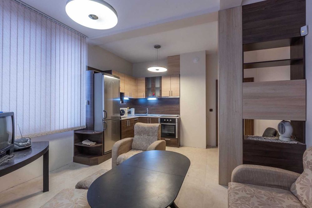 Продава се Къща в Аксаково - 390 кв.м за 895 €/кв.м - Снимка #12