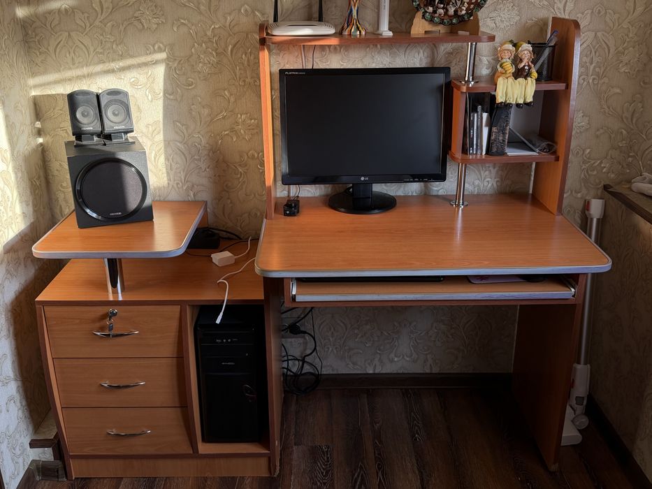Продается компьюторный стол