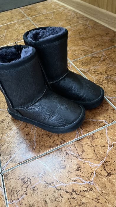 Продам детские уги, в отличном состоянии, размер 30