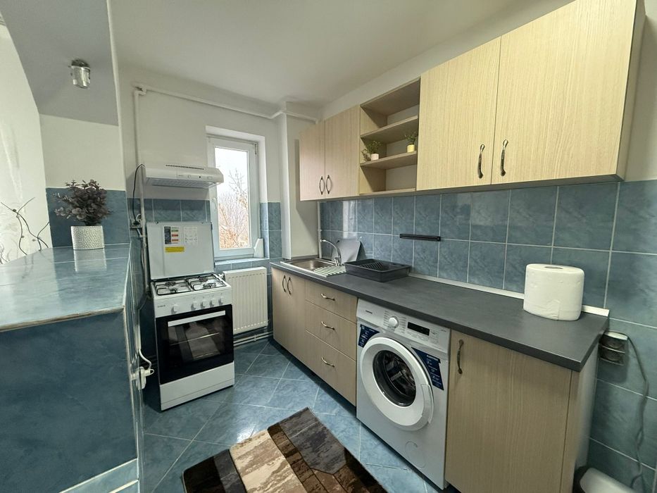 Închiriez apartament în zona Pieței 1 Mai