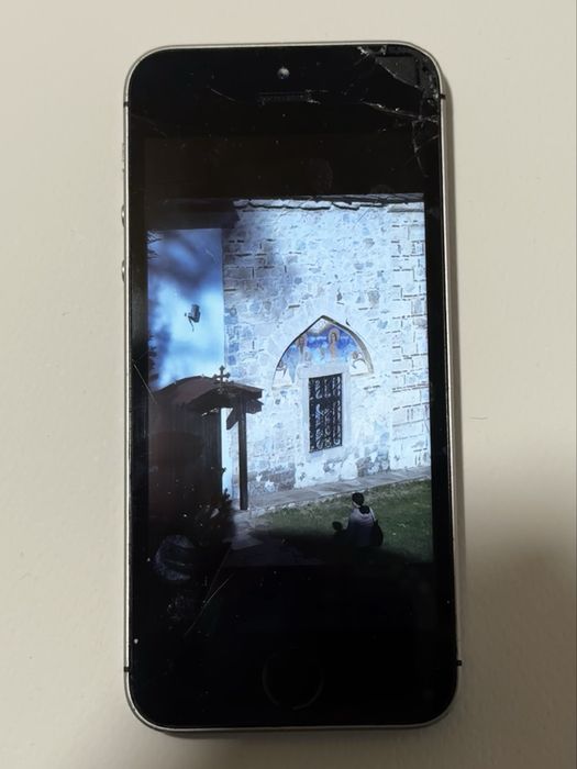 iPhone SE 1st gen (2016), 32GB, 100% батерия