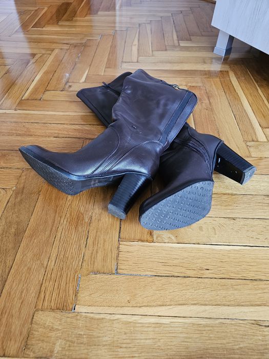 Елегантни дамски ботуши GIDO