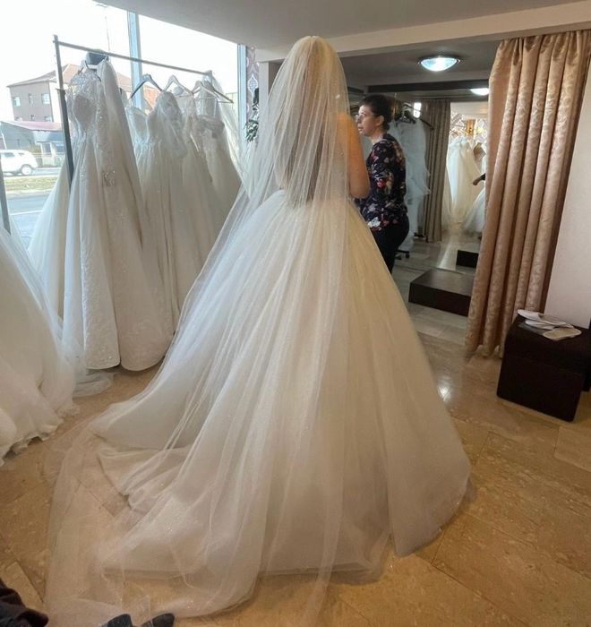 Rochie de mireasa tip printesa
