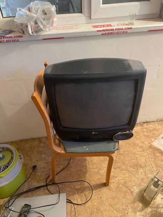 Телевизор старый