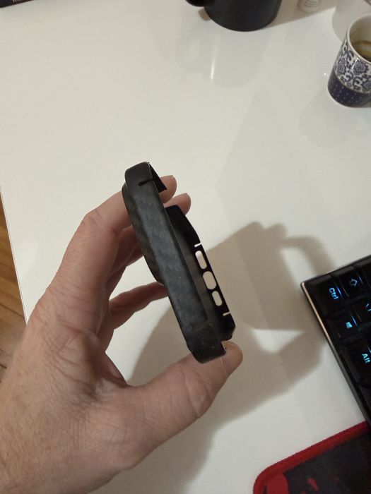 Vând husă Pitaka IPhone 14 Pro