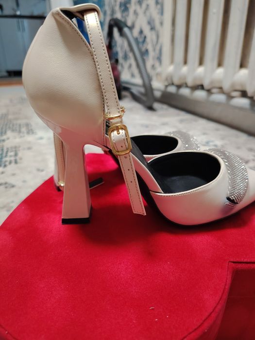 Versace ayollar tuflisi