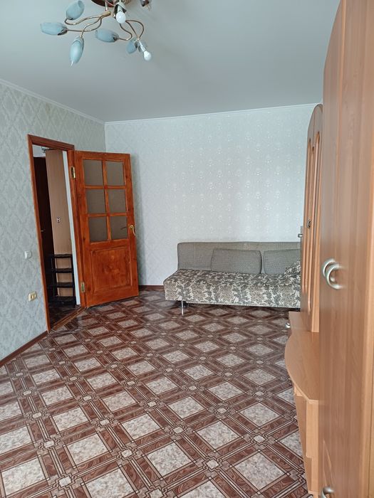 Отдам даром стенку и тахту