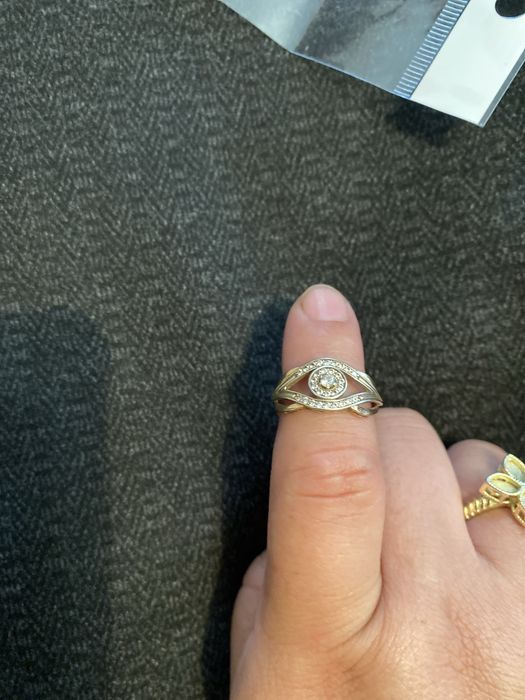 Срочно продам кольцо золото